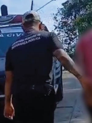 A Polícia Civil do Amazonas (PC-AM), por meio da 65ª Delegacia Interativa de Polícia (DIP) de Carauari (a 788 quilômetros de Manaus), prendeu em flagrante, na terça-feira (02), um homem, de 24 anos, por maus-tratos a animais com resultado morte, praticado contra um cachorro, que foi golpeado com facão. A prisão foi efetuada no bairro Igarapé da Roça, no município.